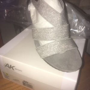 Anne Klein Sport Akcabrini Pewter Sandals Sz 8.5M